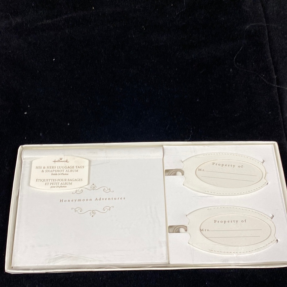 NWT Hallmark his & hers luggage tags & snapshot album